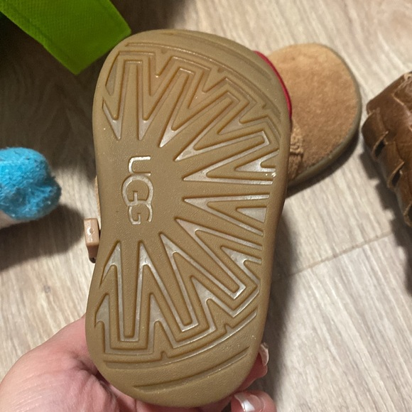 Size 02/03 Ugg baby boots - Picture 4 of 4